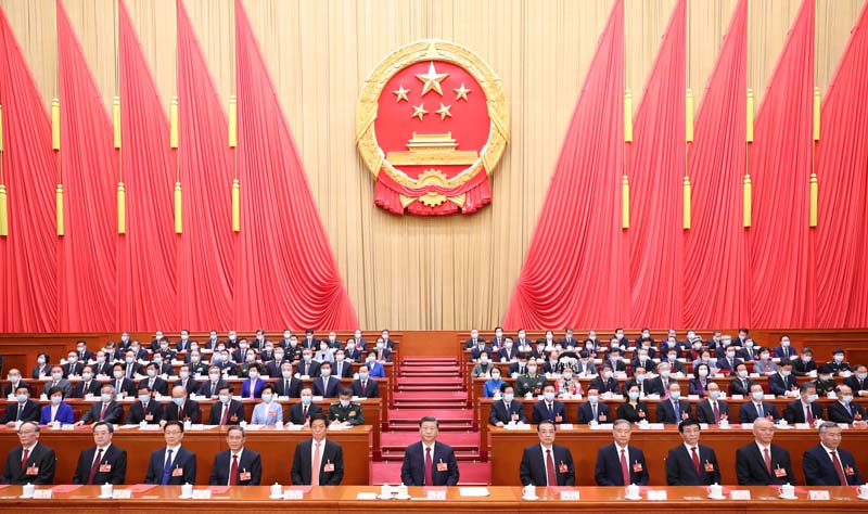　3月13日，第十四屆全國(guó)人民代表大會(huì)第一次會(huì)議在北京人民大會(huì)堂閉幕。習(xí)近平等黨和國(guó)家領(lǐng)導(dǎo)人在主席臺(tái)就座。